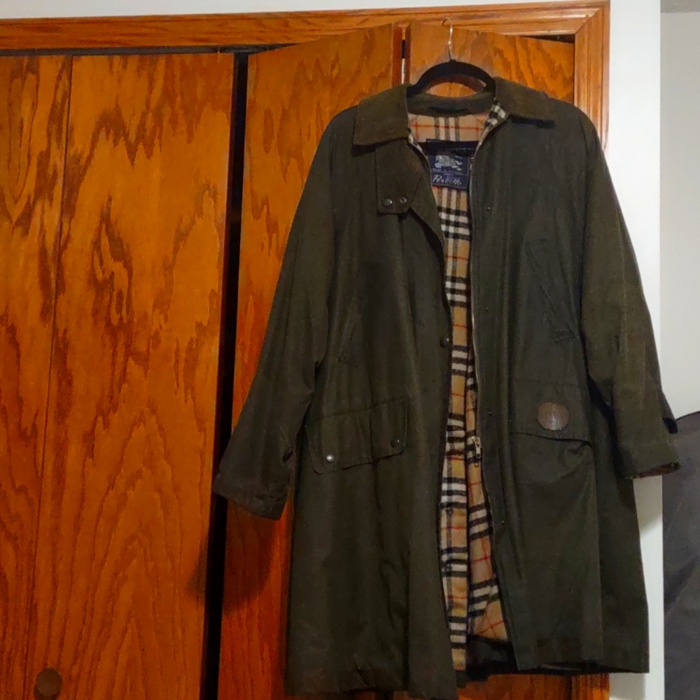 Burberry vintage waxed canvas rain coat size (guess about a women's medium?)